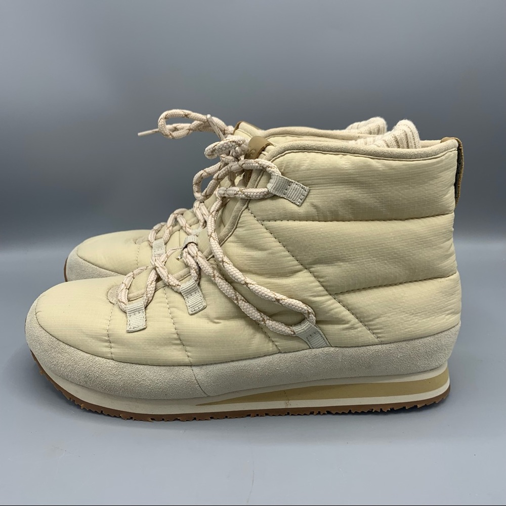 Teva Women's Ember Commute Waterproof Boots Cream Insulated Size 8 Lace Up.